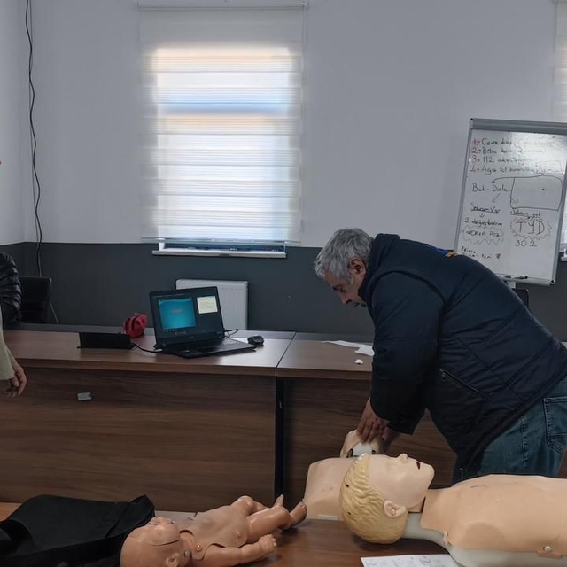 Adıyaman'da meslek gruplarına ilk yardım eğitimi verildi