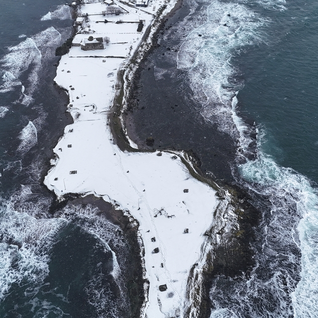 Ordu'da karla birlikte beyaza bürünen Yason Burnu havadan görüntülendi