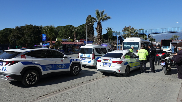 Balıkesir'de minibüste fenalaşan kişi hayatını kaybetti