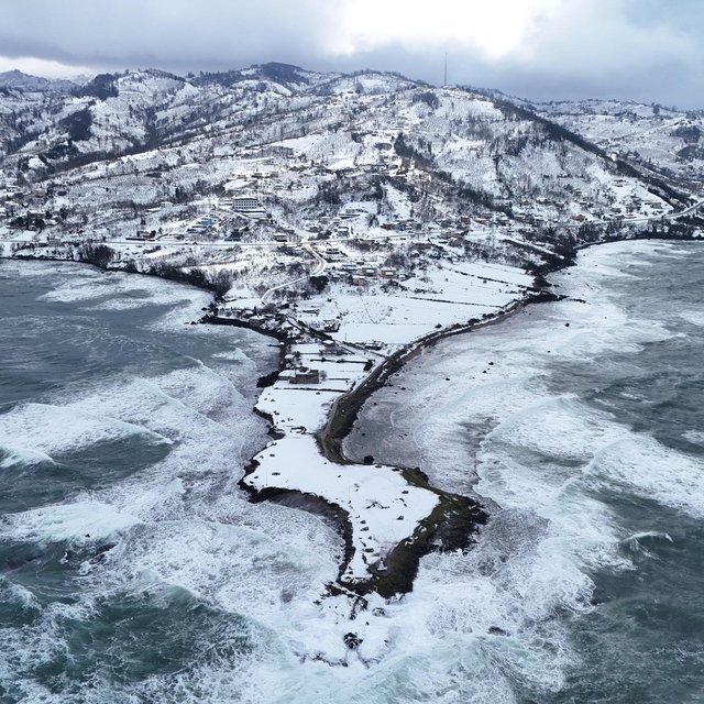 Christopher Nolan'ın filmiyle gündeme gelen Yason Burnu'nda kar manzaraları