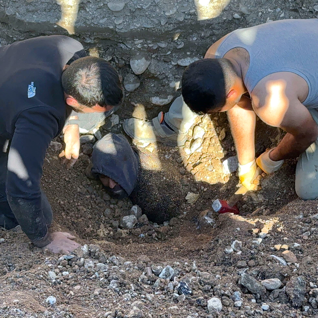 Göçükte boynuna kadar toprak altında kalan işçi, 2 saatte kurtarıldı