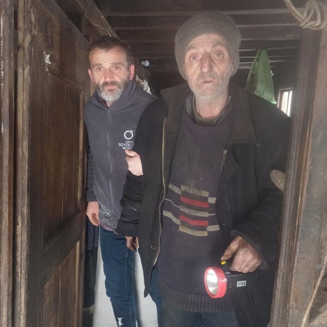 Ordu'da 2 gündür haber alınmayan yaşlı adama ekipler ulaştı