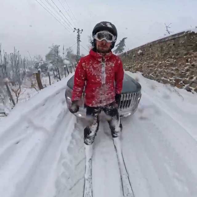 Öğretmenin tehlikeli kayak eğlencesi