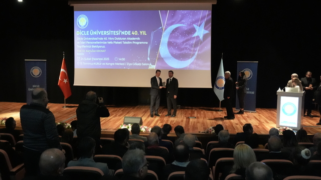 Dicle Üniversitesinde emektar çalışanlara "Vefa" töreni