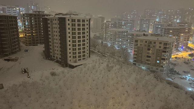 Trabzon'da kar yağışı etkili oluyor