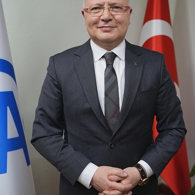 AK Parti İl Başkanı Gürkan, Bursa'daki gençlik ve spor yatırımlarını değerl...