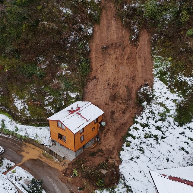 Karadeniz'in kabusu heyelanlarda kritik 2 ay uyarısı