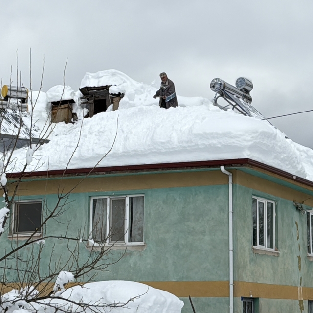 Bartın'da köyde kar kalınlığı 2 metre