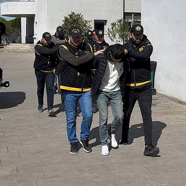 Sağlık kabinine 12 el ateş edip, 1 milyon lira haraç istediler