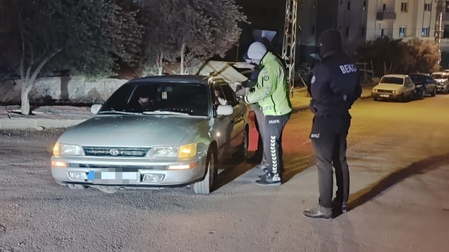 Kozan'da huzur ve güven uygulamalarında yakalanan 13 firari şüpheli tutuklandı