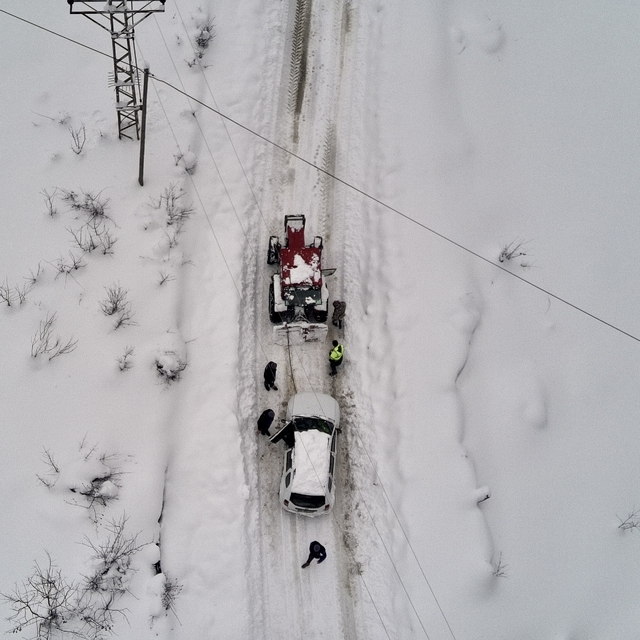 Sinop'ta kardan kapanan 173 köy yolunu açma çalışmaları sürüyor