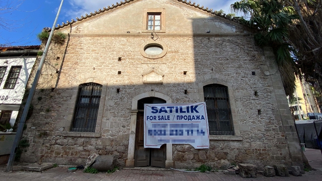 Anıtsal yapı olarak tescil edilen tarihi hamam satılıyor