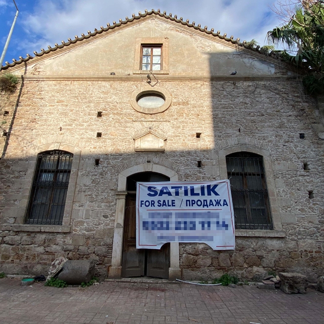 Anıtsal yapı olarak tescil edilen tarihi hamam satılıyor