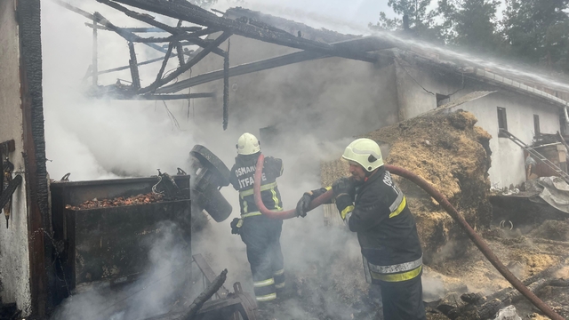 Osmancık'ta bir evde elektrik kontağından yangın çıktı