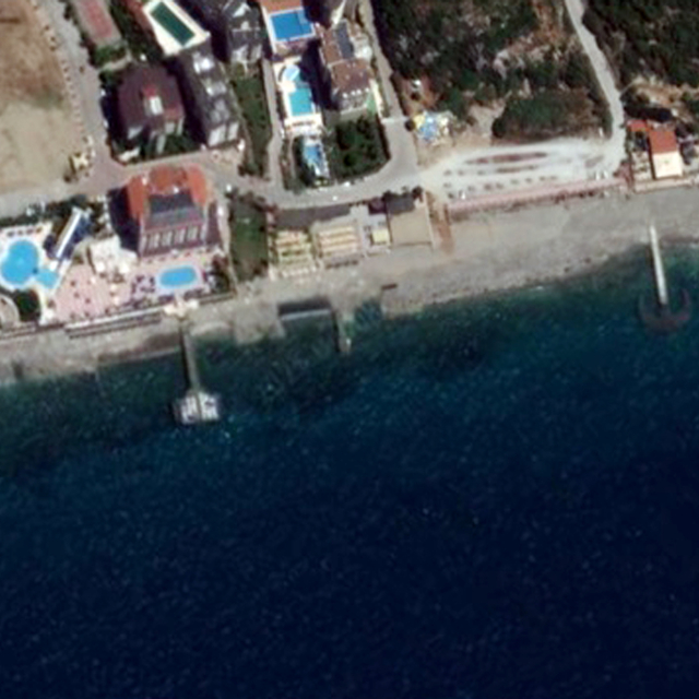 Antalya kıyılarında deniz doldurularak yapılan iskeleler, uydu fotoğrafları...