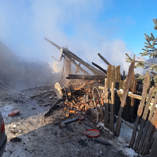 2 katlı ahşap evde yangın; 1 ölü, 1 yaralı