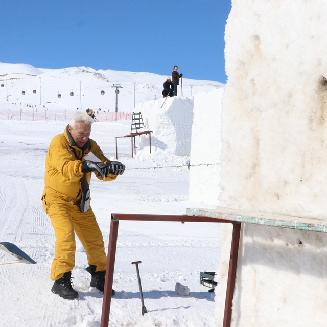 Avustralyalı 83 yaşındaki heykeltıraş enerjisini sanattan alıyor