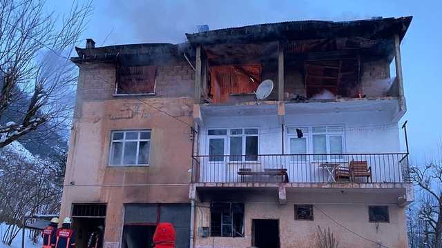 Giresun'da ev yangınında hasar oluştu