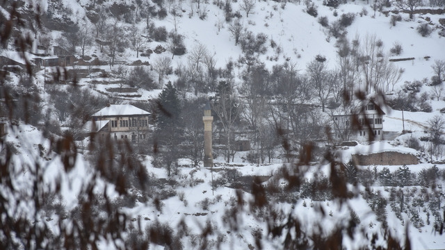 Karadeniz'de kapalı 824 yerleşim yeri yolunda karla mücadele ediliyor