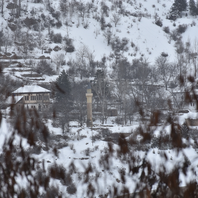 Karadeniz'de kapalı 824 yerleşim yeri yolunda karla mücadele ediliyor