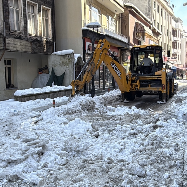 Bartın'da 2 günde 5 bin ton kar toplandı