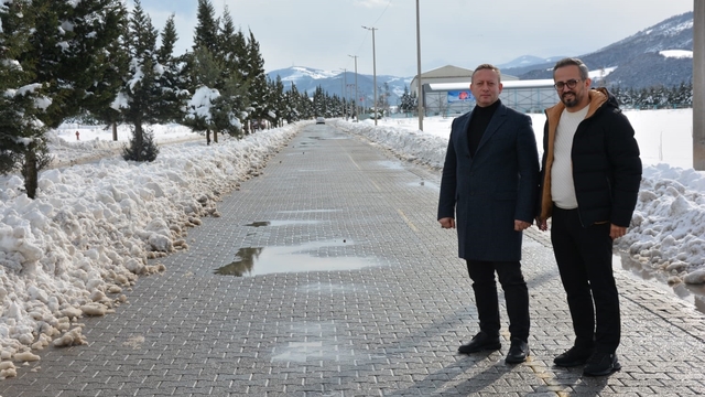 Bafra OSB ve Sera OSB yolları karla mücadeleyle açık tutuluyor