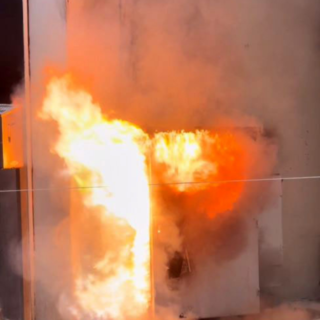 Elektrik panosundaki patlama kamerada