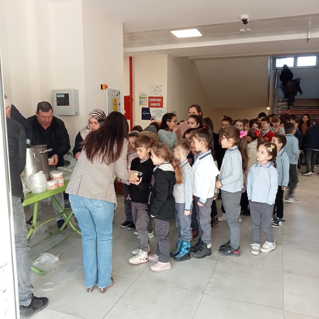 Osmaneli Belediyesinden öğrencilere çorba ikramı