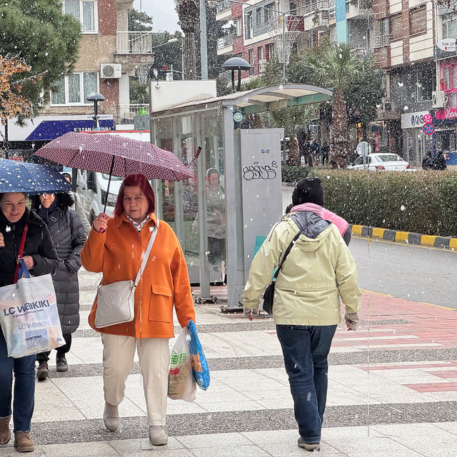 Manisa'da kar yağışı etkili oldu