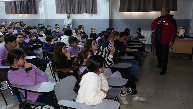 Balıkesir'de okullarda afet ve yangın tatbikatı yapıldı