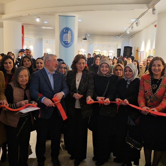 Çorum'da 71 kadın ressamın ortak sergisi açıldı