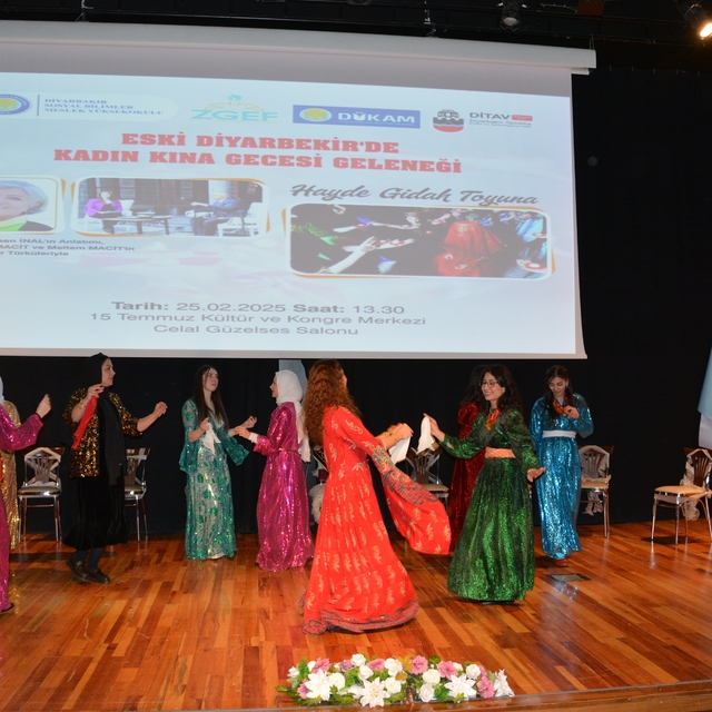 Diyarbakır'da "Eski Diyarbekir'de Kadın Kına Gecesi Geleneği" etkinliği düz...