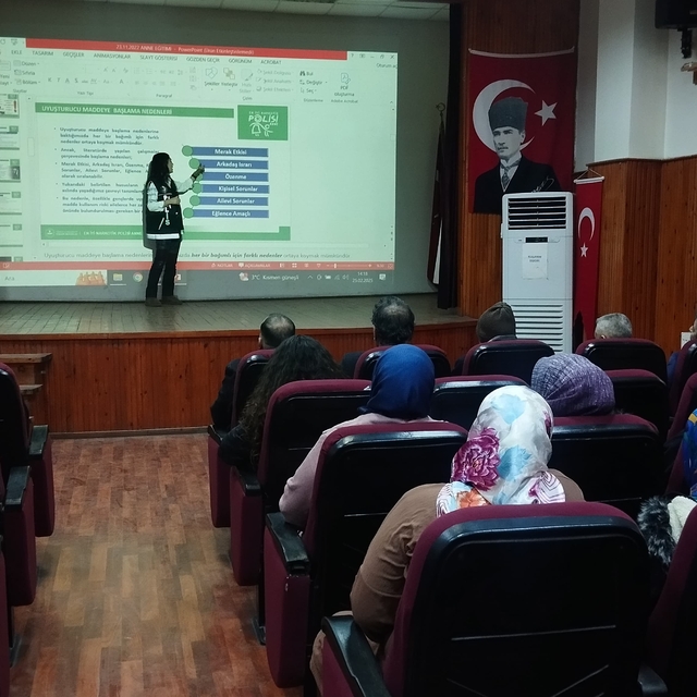 Saimbeyli'de bağımlılıkla mücadele semineri düzenlendi