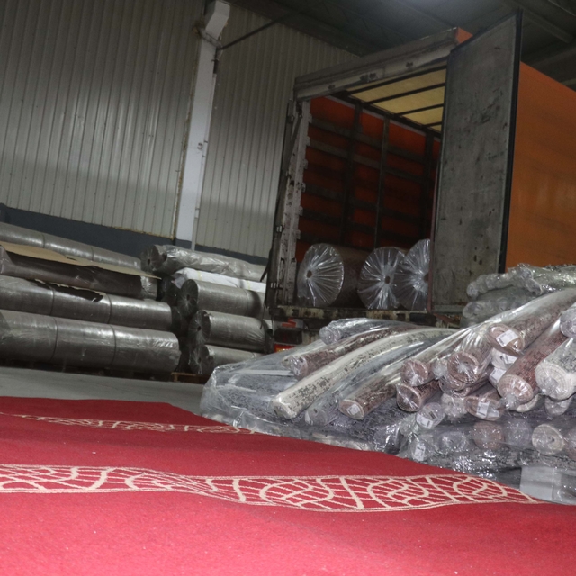 Emevi Camii'nin halıları tamamlandı