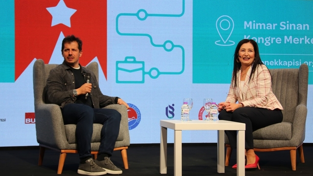 Antalyaspor Teknik Direktörü Emre Belözoğlu, GÜNKAF'ta gençlerle buluştu