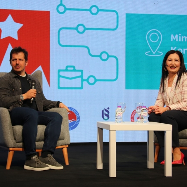 Antalyaspor Teknik Direktörü Emre Belözoğlu, GÜNKAF'ta gençlerle buluştu