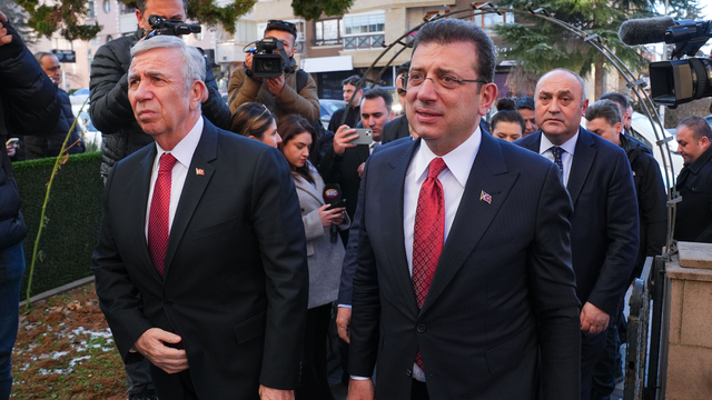 İmamoğlu ve Yavaş, Zafer Partisi Genel Başkanı Özdağ'ın annesi Gönül Özdağ'ı ziyaret etti