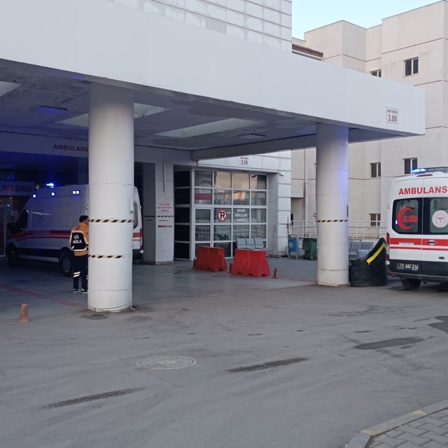 Kırıkkale'de 1 öğretmen ve 28 öğrenci, gıda zehirlenmesi şüphesiyle hastane...