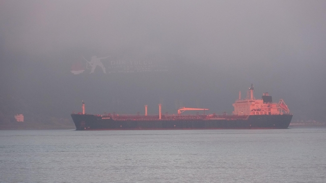 Çanakkale Boğazı'nda gemi trafiği, sis nedeniyle askıya alındı