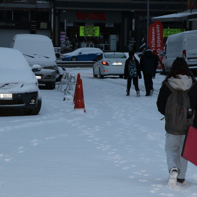 Van'ın 3 ilçesinde eğitime 'kar' engeli