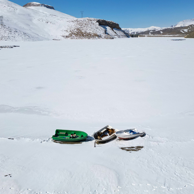 Van'daki Zernek Barajı buz tuttu