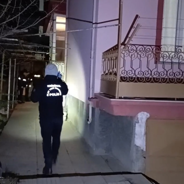 Evde ölü bulundu, misafirliğe gelen arkadaşı gözaltına alındı