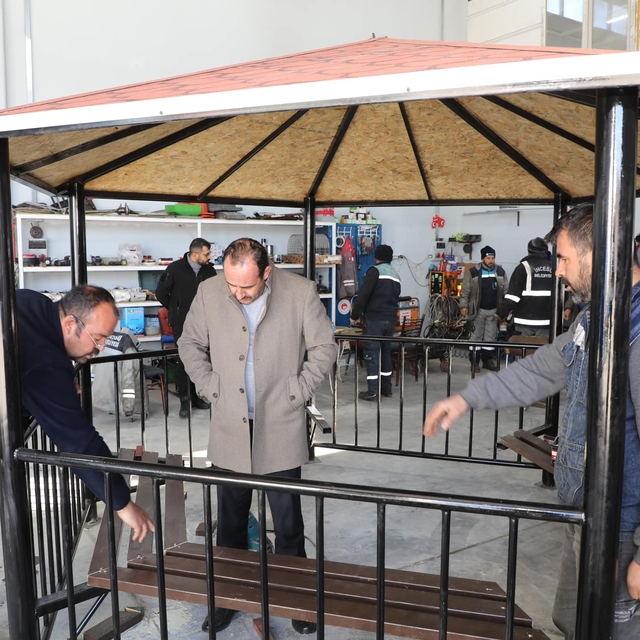 İncesu Belediyesi, atölyelerinde kamelya üretimi yaparak tasarruf sağlıyor