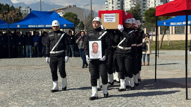 Antalya'da evinde kalp krizi sonucu vefat eden polis memuru için tören düzenlendi