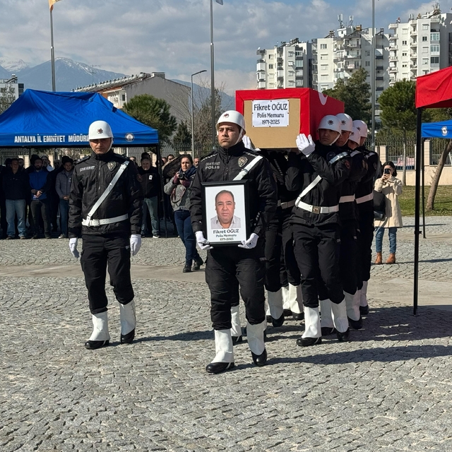 Antalya'da evinde kalp krizi sonucu vefat eden polis memuru için tören düze...