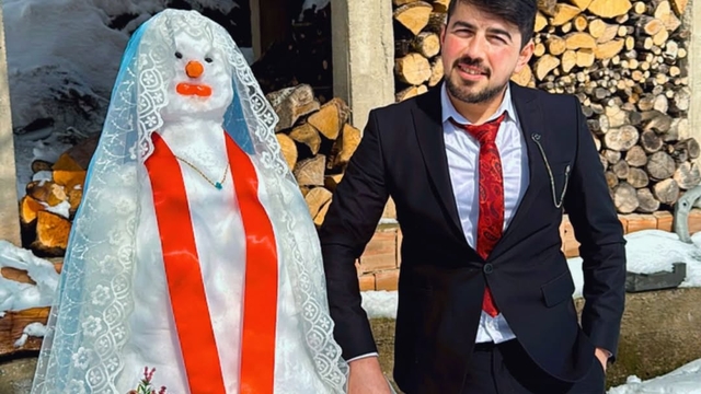 Kardan geline düğün yaptı