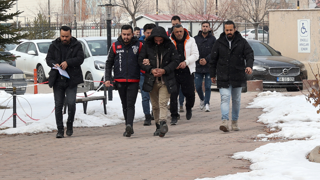 Sivas'ta silah kaçakçılığı operasyonunda 4 zanlı yakalandı