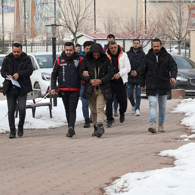 Sivas'ta silah kaçakçılığı operasyonunda 4 zanlı yakalandı