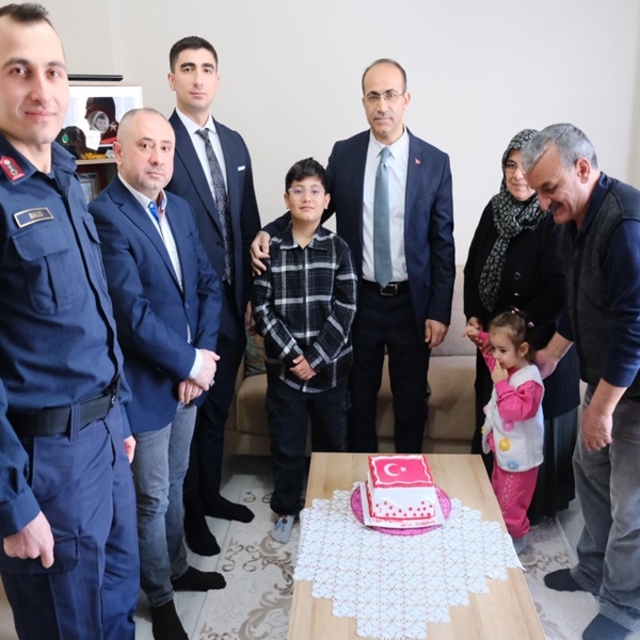 Turhal Kaymakamı Ersin Tepeli şehidin oğlunun doğum gününe katıldı