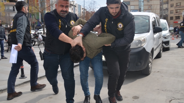 Konya'da polis aracının tırla çarpıştığı kazayla ilgili 2 gözaltı